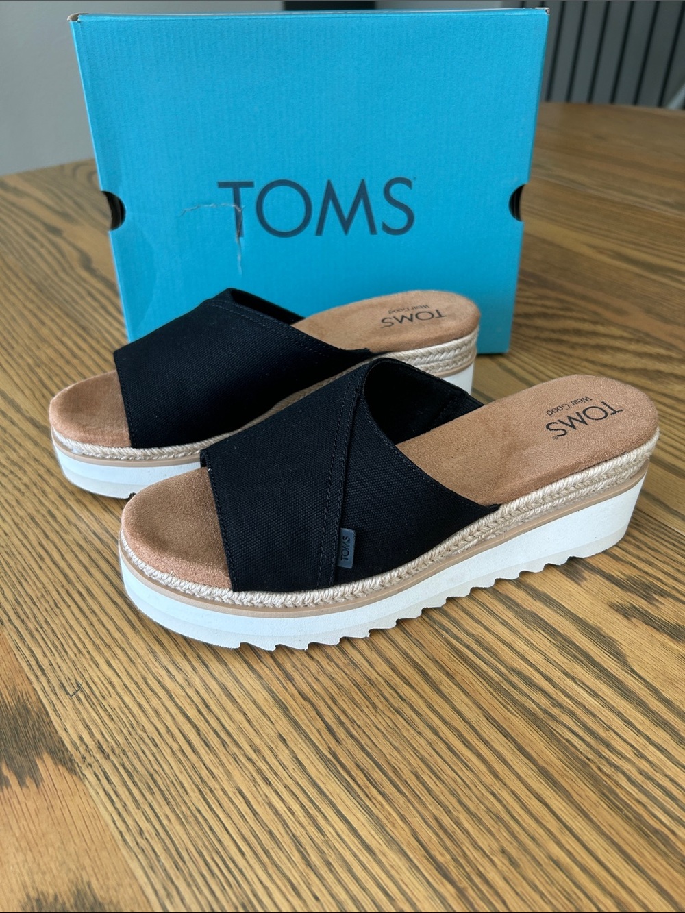 TOMS Carmen Wedge Slip on Sandal, White Canvas, size 9, NIB